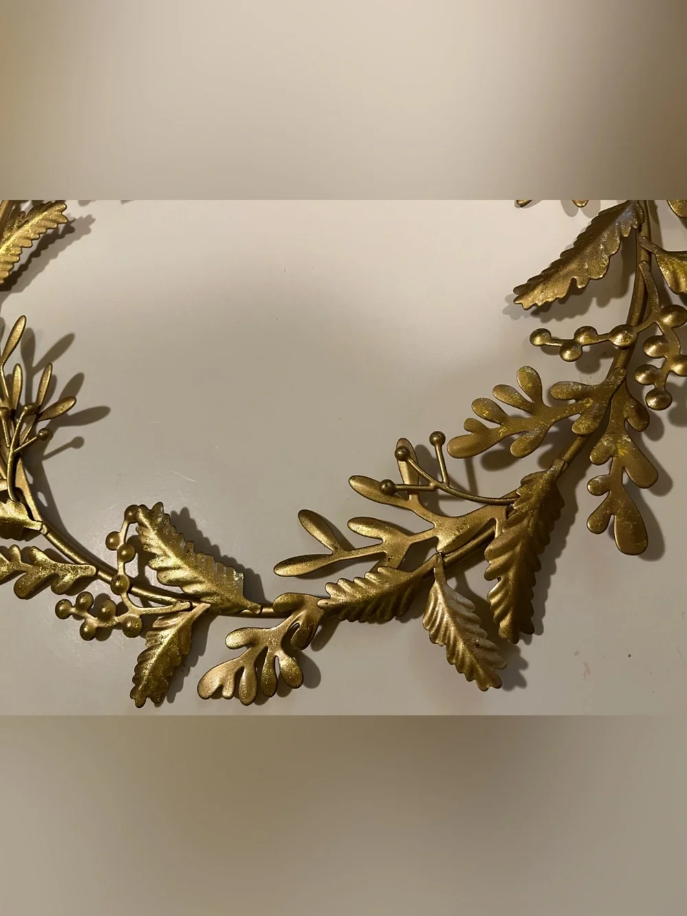 NWT METAL THRESHOLD HOLIDAY WREATH.